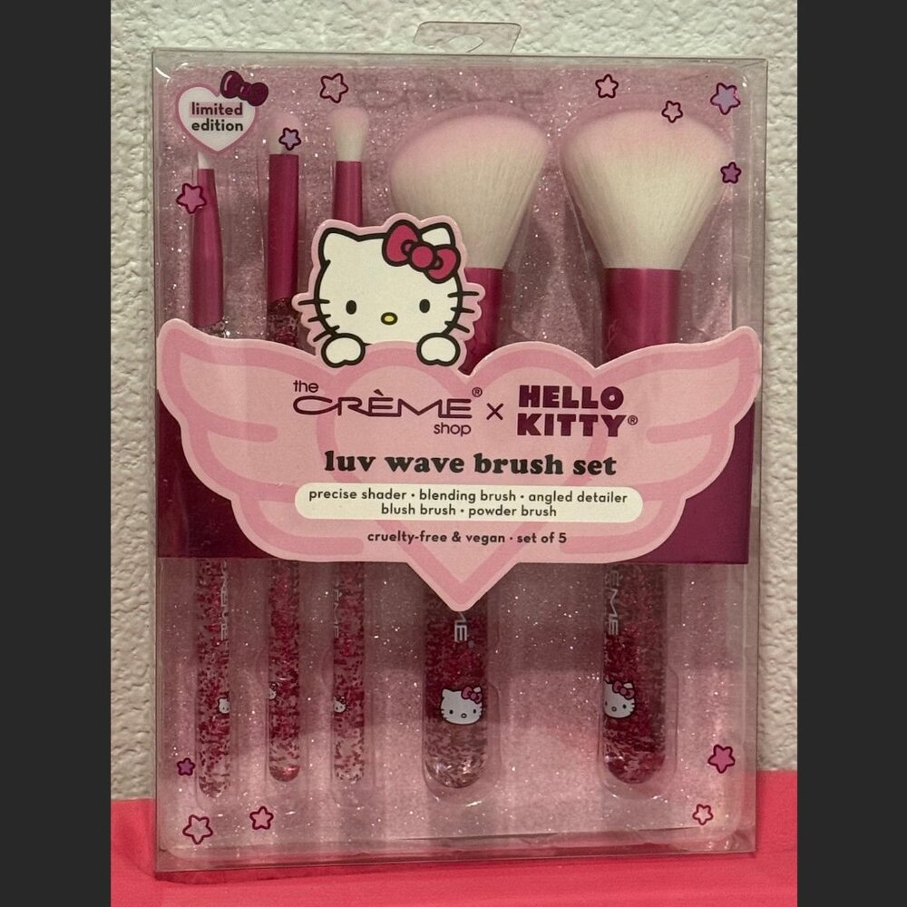 Sanrio Hello Kitty x The Creme Shop Luv Wave Pink Makeup Brush Set NIP
